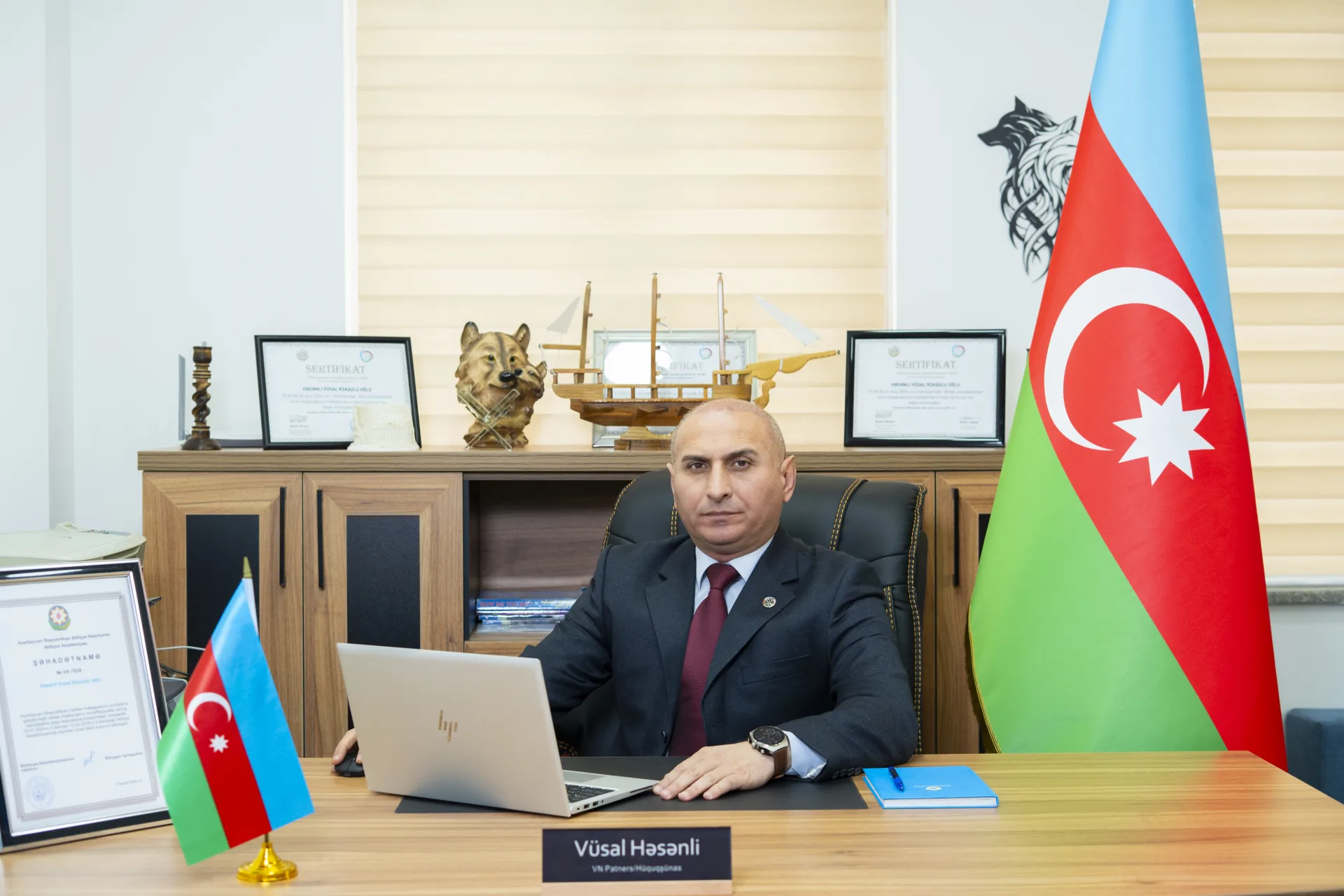 Vüsal Həsənli ofis foto